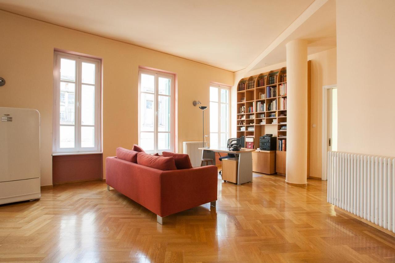 Apartament House At The Foothills Of Acropolis *
